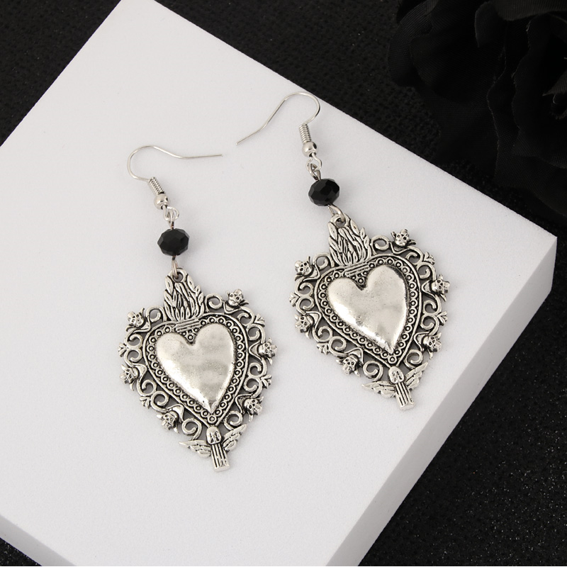 Aretes Corazón Gótico