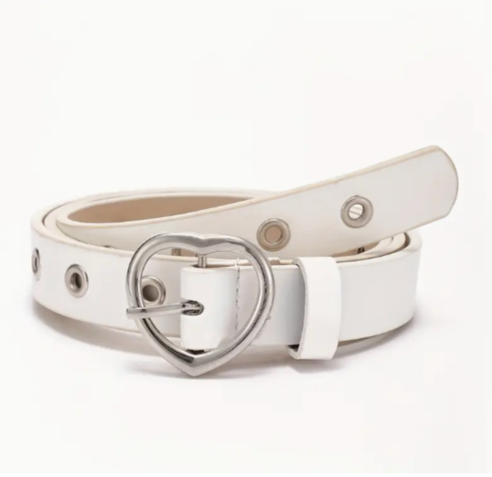 Cinturón blanco de hebilla corazón